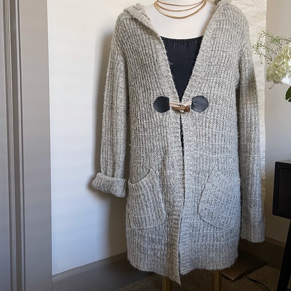 Hooded Houndstooth Clasp Cardigan - Picture 2 of 12